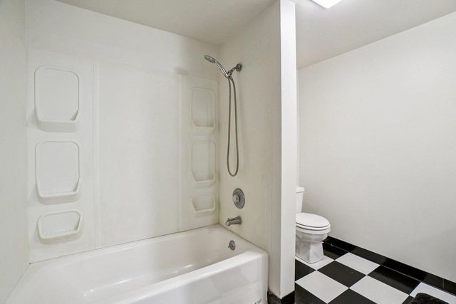 N26W22577 Oakwood LANE, Waukesha, WI 53186