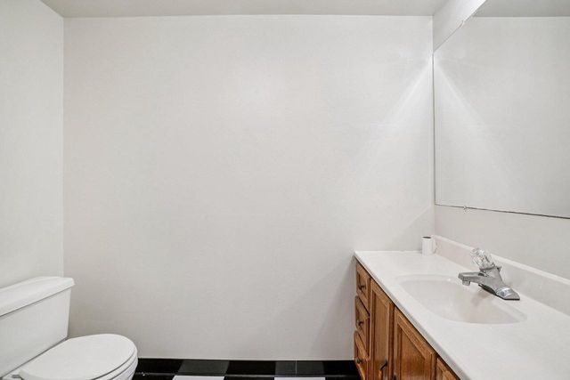 N26W22577 Oakwood LANE, Waukesha, WI 53186