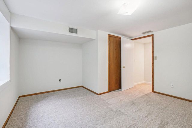 N26W22577 Oakwood LANE, Waukesha, WI 53186