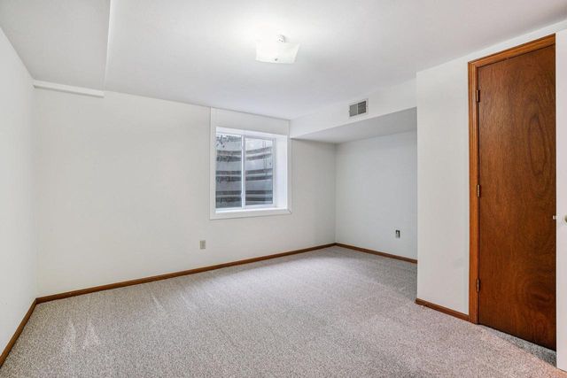 N26W22577 Oakwood LANE, Waukesha, WI 53186