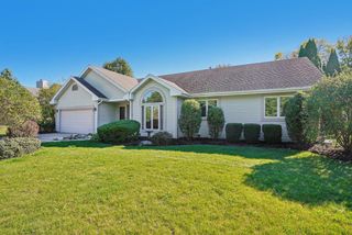 N26W22577 Oakwood LANE, Waukesha, WI 53186