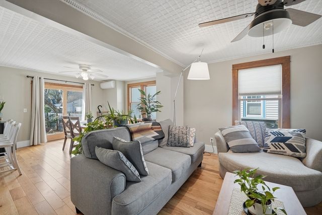 492 Elm St, Northampton, MA 01060