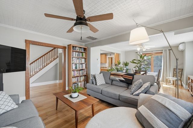 492 Elm St, Northampton, MA 01060