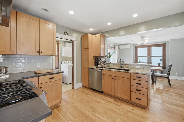 492 Elm St, Northampton, MA 01060