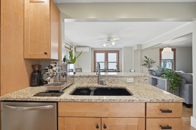 492 Elm St, Northampton, MA 01060