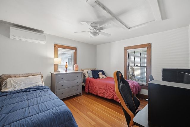 492 Elm St, Northampton, MA 01060