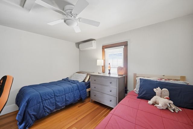 492 Elm St, Northampton, MA 01060