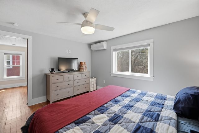 492 Elm St, Northampton, MA 01060