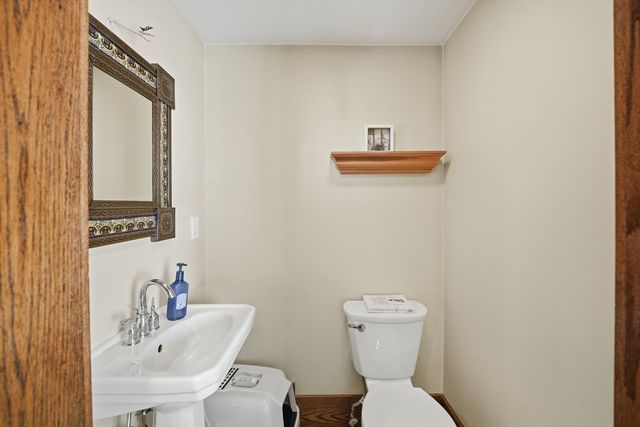 492 Elm St, Northampton, MA 01060