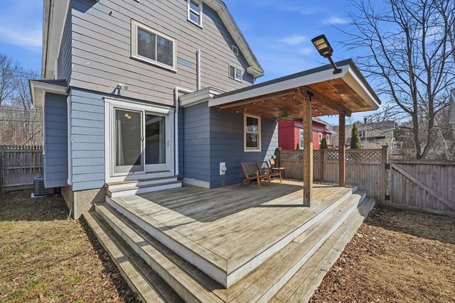 492 Elm St, Northampton, MA 01060