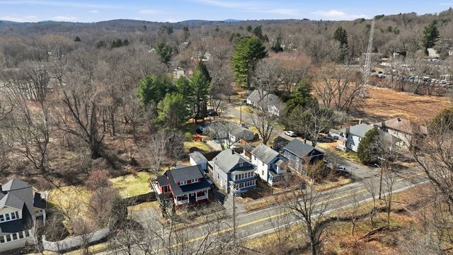 492 Elm St, Northampton, MA 01060