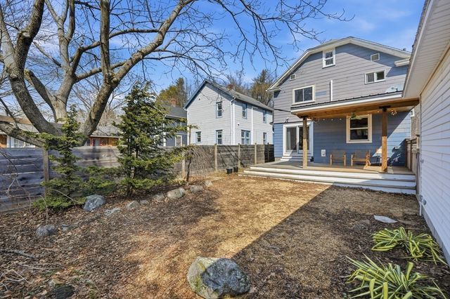 492 Elm St, Northampton, MA 01060