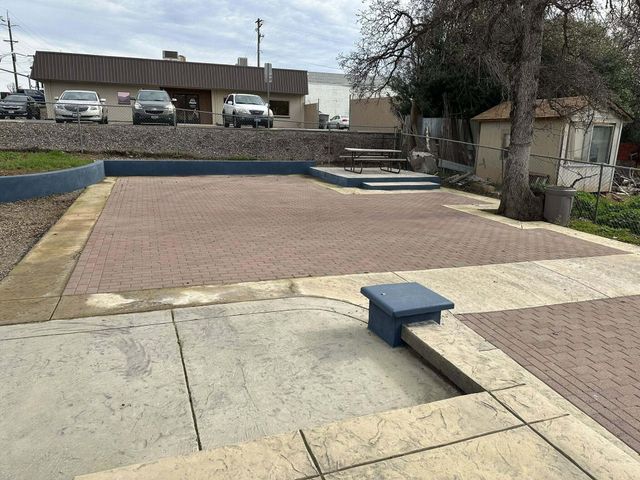 1701 E Cypress, Redding, CA 96002