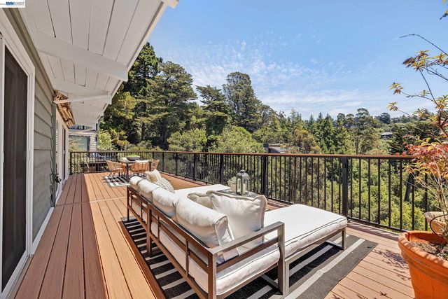 2245 Pelham Pl, Oakland, CA 94611
