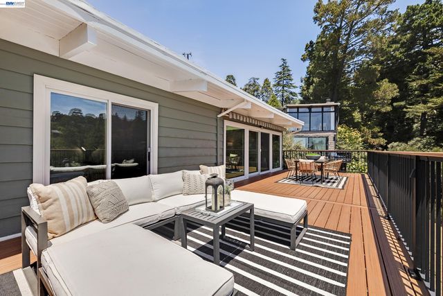 2245 Pelham Pl, Oakland, CA 94611
