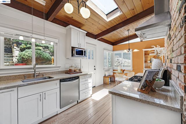 2245 Pelham Pl, Oakland, CA 94611