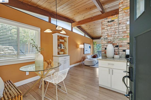 2245 Pelham Pl, Oakland, CA 94611