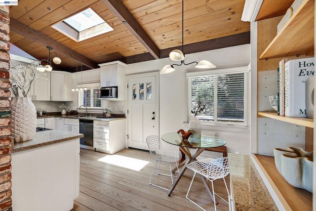 2245 Pelham Pl, Oakland, CA 94611