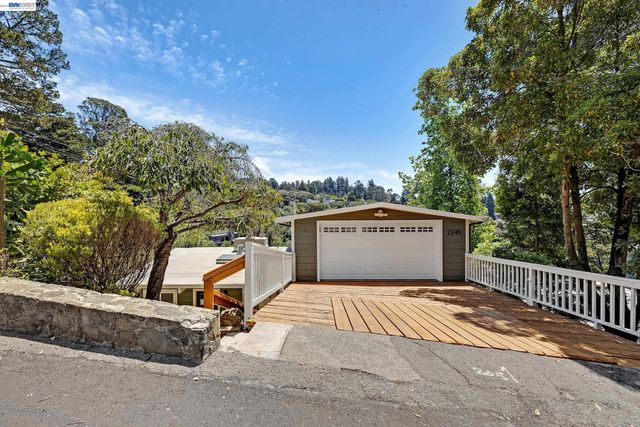 2245 Pelham Pl, Oakland, CA 94611