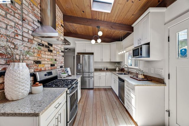 2245 Pelham Pl, Oakland, CA 94611