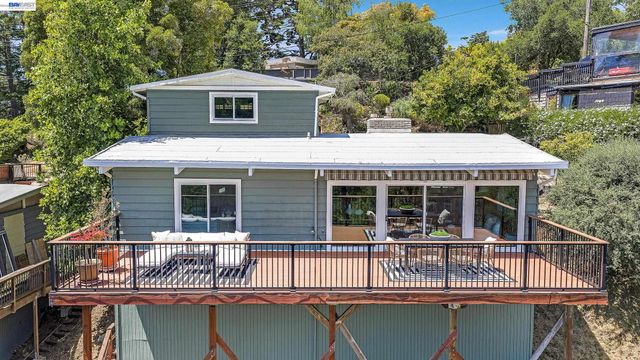 2245 Pelham Pl, Oakland, CA 94611