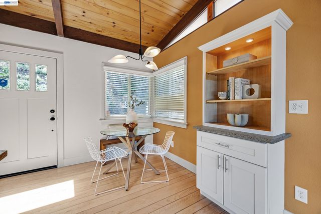 2245 Pelham Pl, Oakland, CA 94611