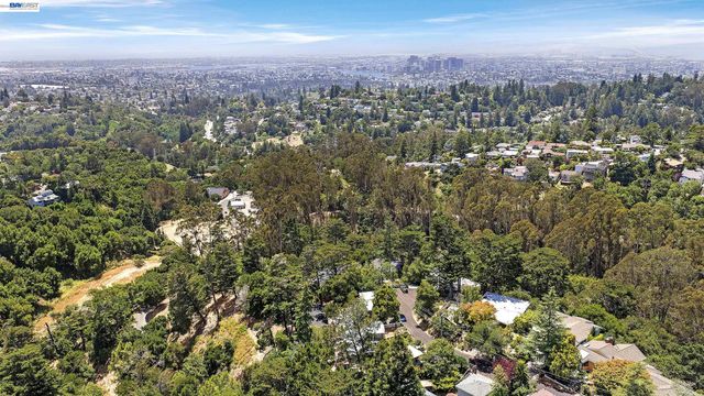 2245 Pelham Pl, Oakland, CA 94611