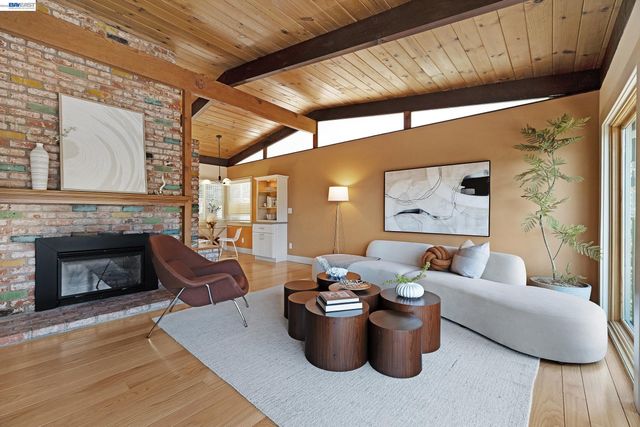 2245 Pelham Pl, Oakland, CA 94611