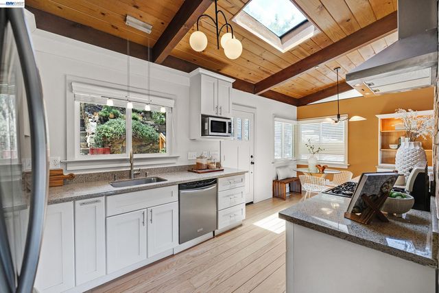 2245 Pelham Pl, Oakland, CA 94611