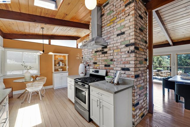 2245 Pelham Pl, Oakland, CA 94611