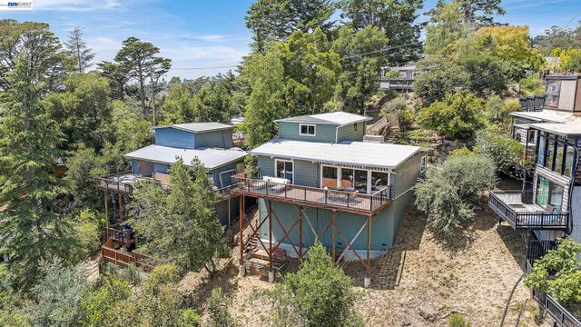2245 Pelham Pl, Oakland, CA 94611
