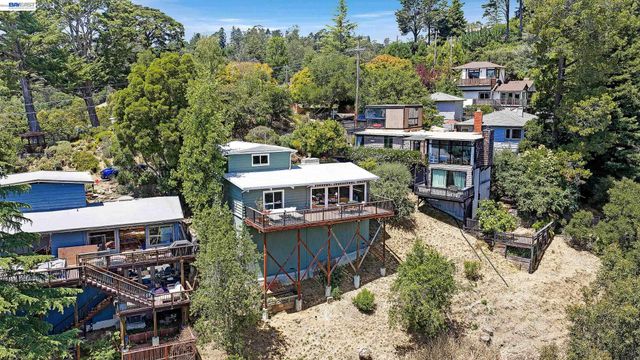 2245 Pelham Pl, Oakland, CA 94611
