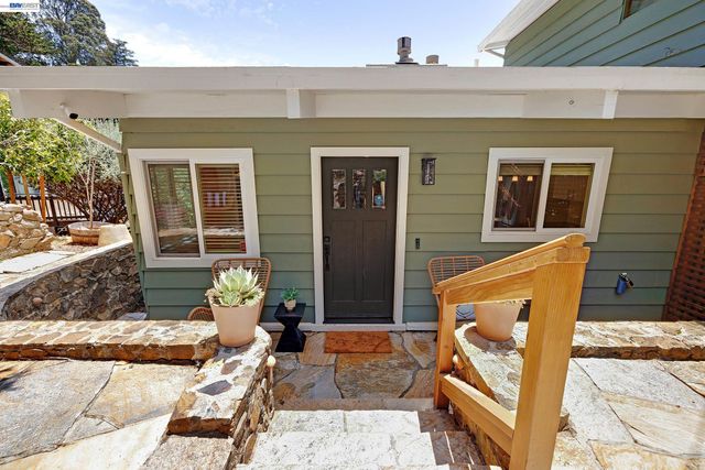 2245 Pelham Pl, Oakland, CA 94611