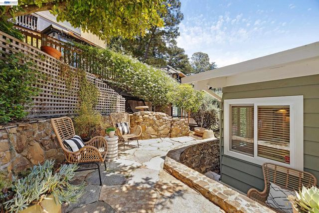 2245 Pelham Pl, Oakland, CA 94611