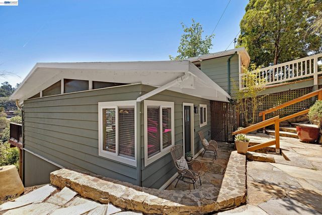 2245 Pelham Pl, Oakland, CA 94611