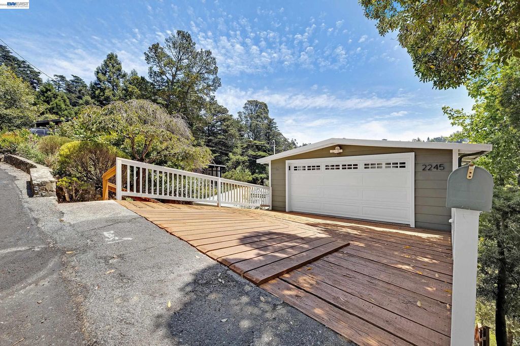 2245 Pelham Pl, Oakland, CA 94611