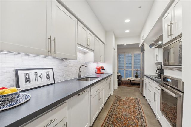 10 S Briar Hollow Lane 55, Houston, TX 77027