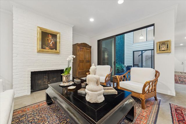 10 S Briar Hollow Lane 55, Houston, TX 77027