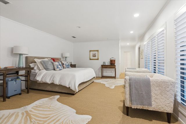 10 S Briar Hollow Lane 55, Houston, TX 77027