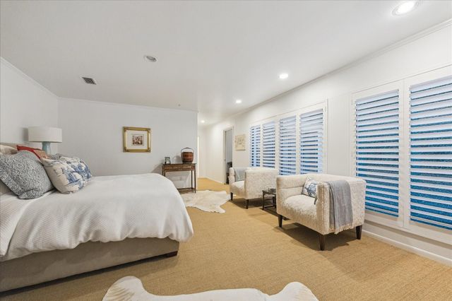 10 S Briar Hollow Lane 55, Houston, TX 77027