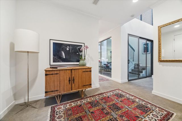 10 S Briar Hollow Lane 55, Houston, TX 77027