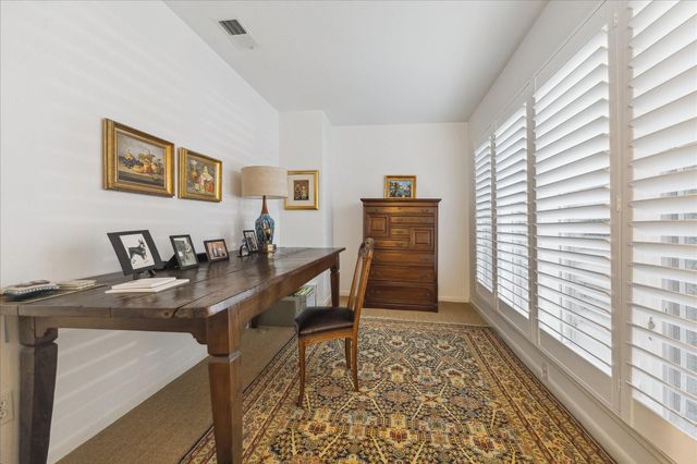 10 S Briar Hollow Lane 55, Houston, TX 77027