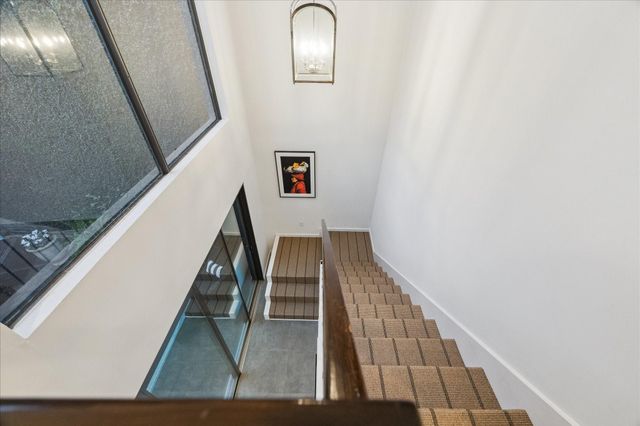 10 S Briar Hollow Lane 55, Houston, TX 77027