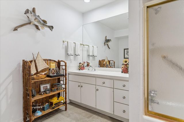 10 S Briar Hollow Lane 55, Houston, TX 77027