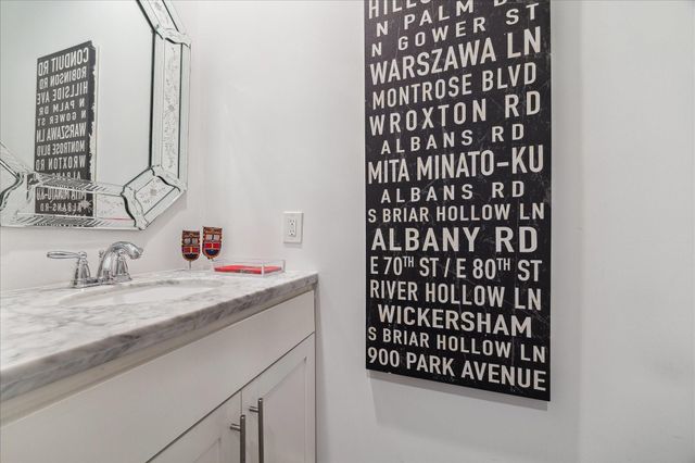 10 S Briar Hollow Lane 55, Houston, TX 77027