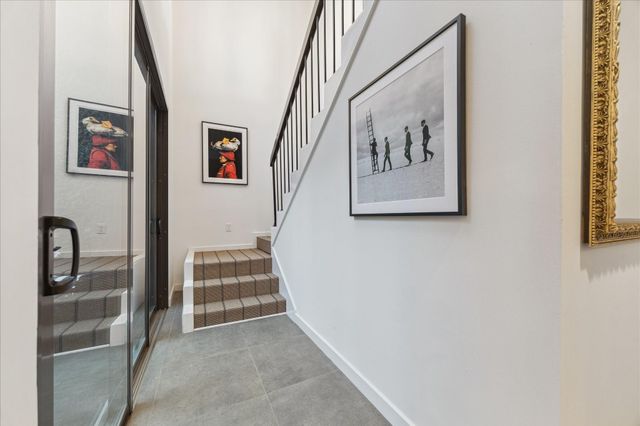 10 S Briar Hollow Lane 55, Houston, TX 77027