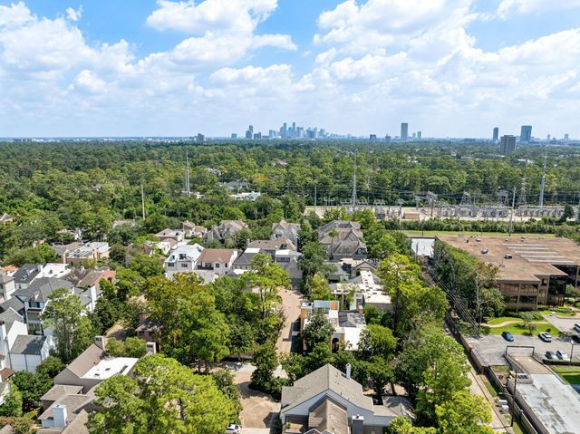 10 S Briar Hollow Lane 55, Houston, TX 77027
