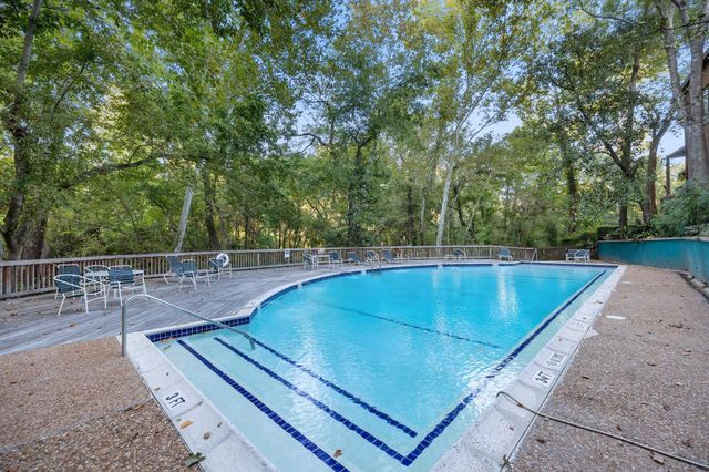 10 S Briar Hollow Lane 55, Houston, TX 77027