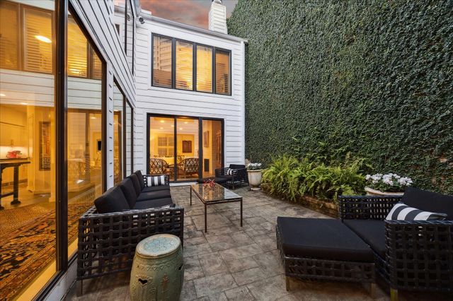 10 S Briar Hollow Lane 55, Houston, TX 77027