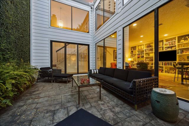 10 S Briar Hollow Lane 55, Houston, TX 77027